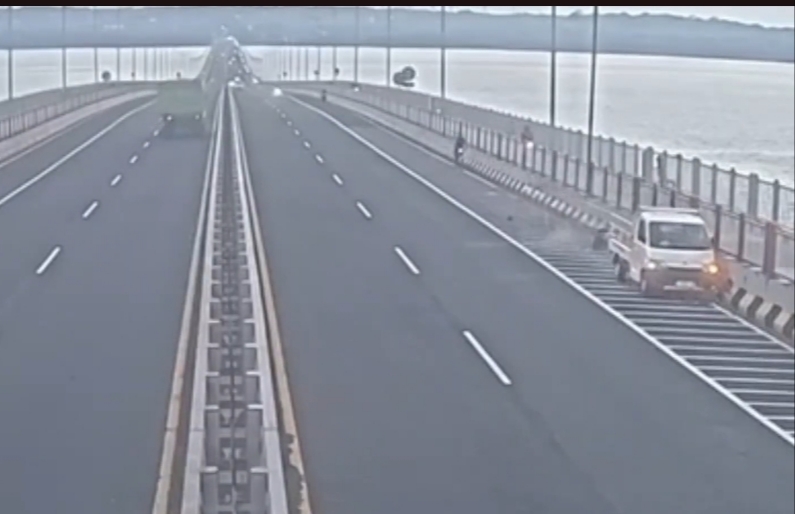 Kronologi Rombongan Pesepeda Ditabrak Pikap di Jembatan Suramadu, 1 Tewas