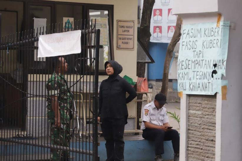 Akses ke SMAN 3 dan SMAN 6 Tangsel Ditutup Warga, Siswa Tetap Ikuti MPLS - Bagian 7