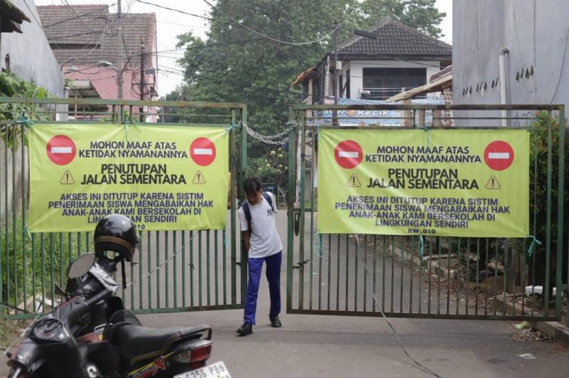 Akses ke SMAN 3 dan SMAN 6 Tangsel Ditutup Warga, Siswa Tetap Ikuti MPLS - Bagian 1