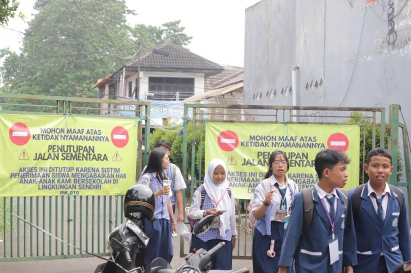 Akses ke SMAN 3 dan SMAN 6 Tangsel Ditutup Warga, Siswa Tetap Ikuti MPLS - Bagian 2