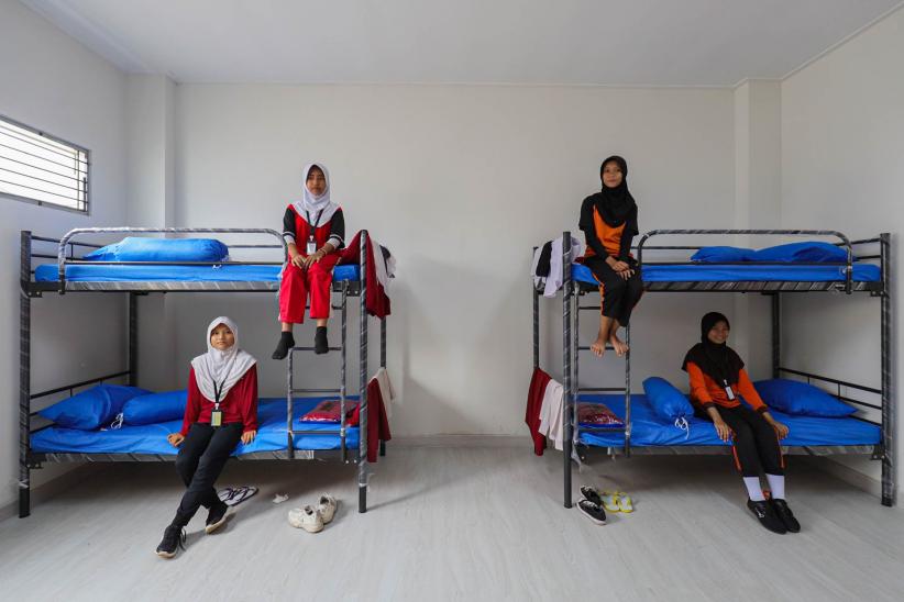 Tangis Orang Tua Pecah Melepas Anak Ikuti Sekolah Rakyat - Bagian 6
