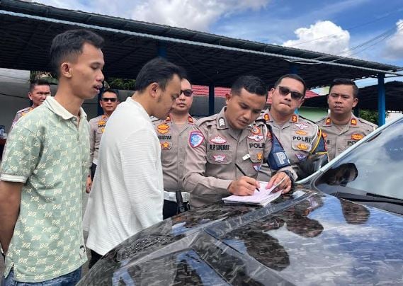 Polisi Tilang Pria usai Viral Joget Prau di Atas Kap Mobil di Tol Lampung