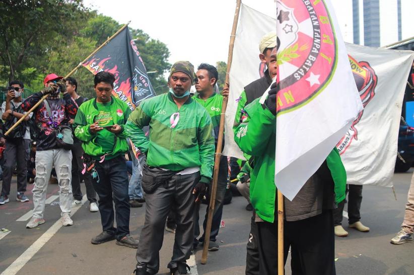 Ratusan Driver Ojol Demo Tolak Wacana Potongan Komisi 10 Persen - Bagian 4