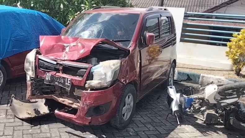 Mobil Karimun Tabrak 4 Kendaraan di Kendari, 1 Orang Tewas 2 Luka-Luka