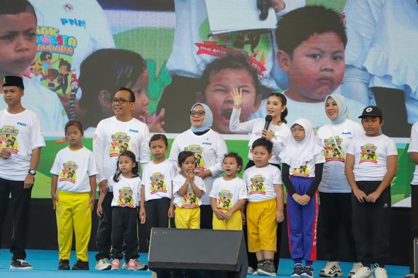 Keseruan Istri Wapres, Selvi Ananda Bermain Tapak Gunung hingga Gelindingan - Bagian 7