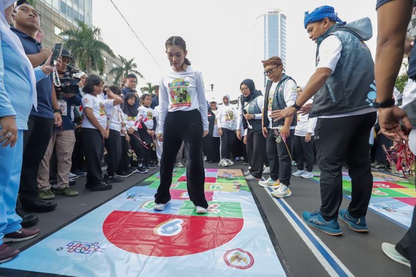 Keseruan Istri Wapres, Selvi Ananda Bermain Tapak Gunung hingga Gelindingan - Bagian 5
