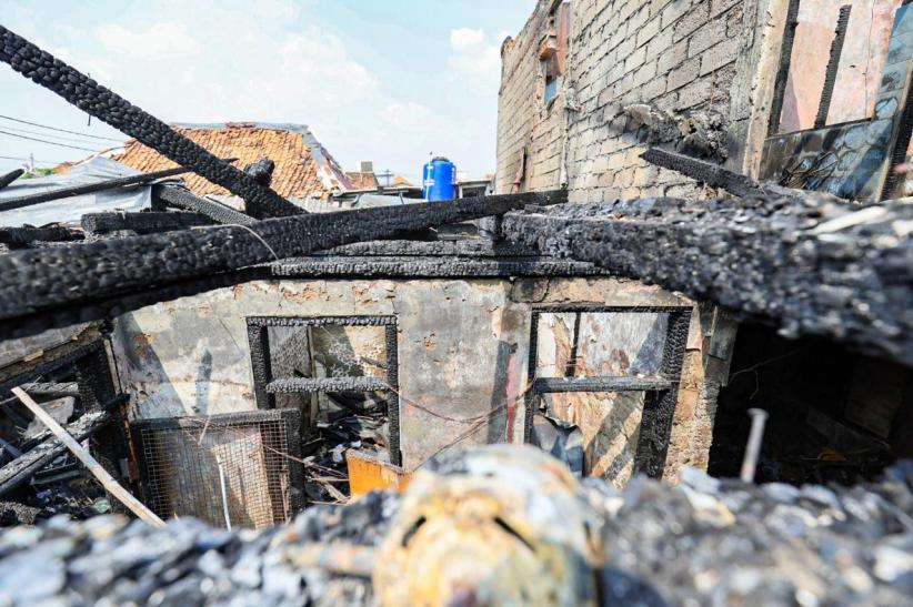 Penampakan Sisa Kebakaran Rumah di Bukit Duri, 4 Orang Tewas - Bagian 4
