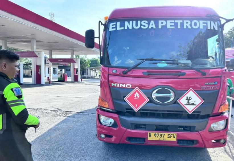 title Kecelakaan di Muarojambi, Pelajar Tewas Tabrak Truk Tangki BBM Kecelakaan di Muarojambi, Pelajar Tewas Tabrak Truk Tangki BBM