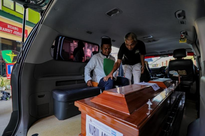 Jenazah Korban Kebakaran di Tebet Diserahkan ke Keluarga - Bagian 4