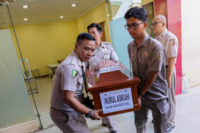 Jenazah Korban Kebakaran di Tebet Diserahkan ke Keluarga - Bagian 5