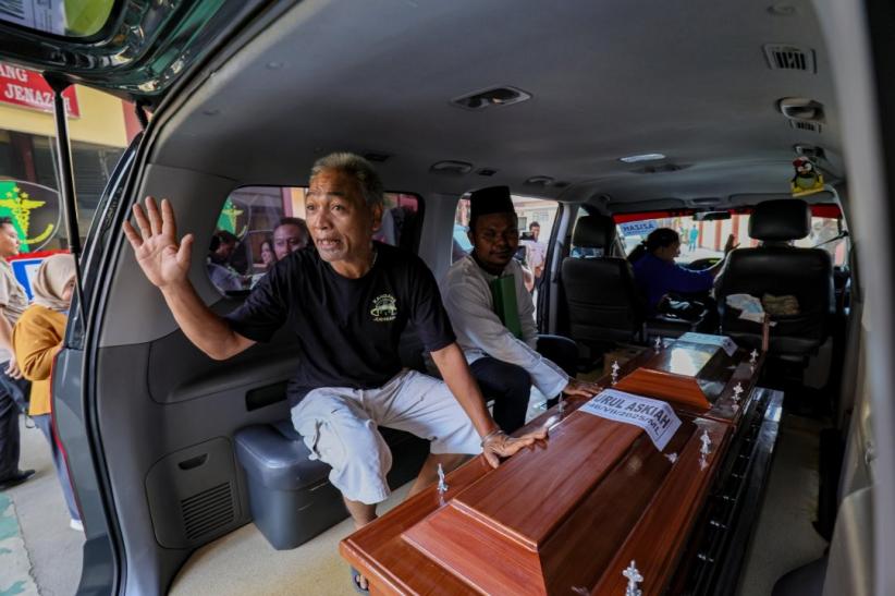 Jenazah Korban Kebakaran di Tebet Diserahkan ke Keluarga - Bagian 3