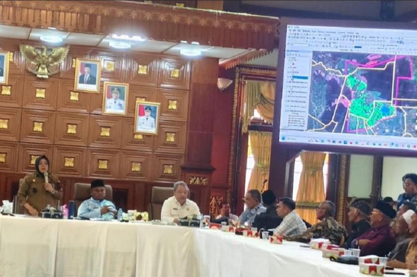 title Pernyataan Mengejutkan Bupati Siak Buntut Memanasnya Konflik Lahan, Minta Izin PT SSL Dicabut Pernyataan Mengejutkan Bupati Siak Buntut Memanasnya Konflik Lahan, Minta Izin PT SSL Dicabut