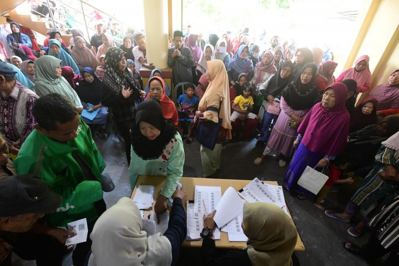Potret Warga Depok Dapat Bantuan Pangan Berupa Beras 20 Kg - Bagian 4
