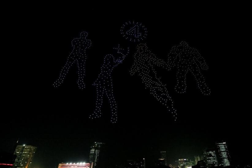 Penampakan Langit Jakarta Dihiasi Drone Karakter Fantastic Four - Bagian 2