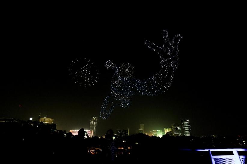 Penampakan Langit Jakarta Dihiasi Drone Karakter Fantastic Four - Bagian 3