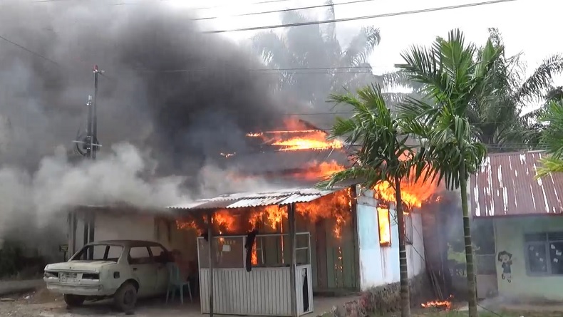 Eksekusi Bangunan di Bengkulu Ricuh, Penghuni Tiba-Tiba Bakar Rumah 