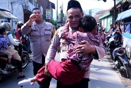 Dimarahi Guru, Siswa SD di Bandung Coba Bunuh Diri Naik Tower Setinggi 25 Meter