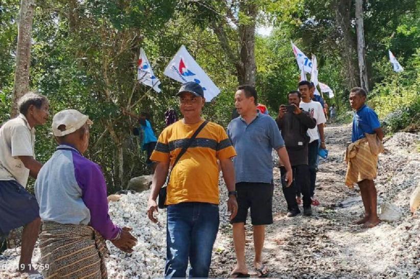 Gotong Royong di Kampung Halaman, Legislator Perindo TTS Marthen Natonis Bangun Jalan dan Harapan