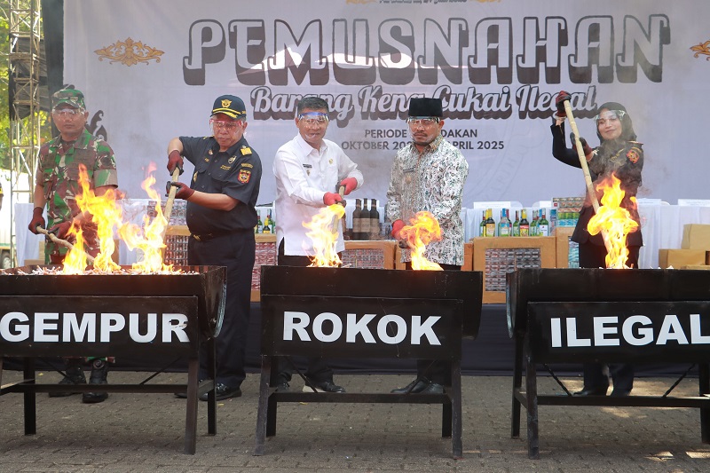 Bea Cukai Musnahkan 22 Juta Batang Rokok Ilegal Senilai 29,5 Miliar di Purwakarta