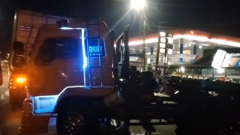 Kecelakaan Beruntun di Maros, Truk Kontainer Tabrak 3 Kendaraan
