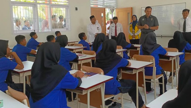 Kunjungi Sekolah Rakyat di Lombok Barat, AHY Terharu Dengar Keinginan Siswa 