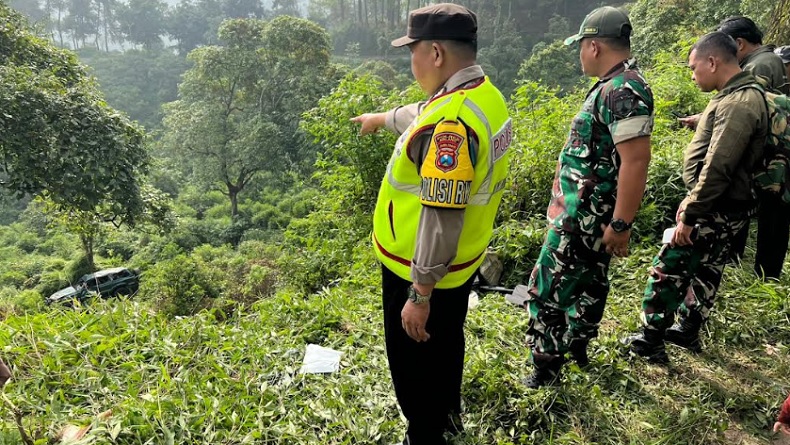Kronologi Mobil Mewah Terjun ke Jurang di Kawasan Wisata Bromo, Rem Blong Hilang Kendali