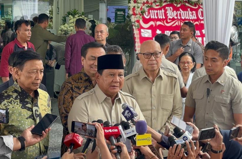Presiden Prabowo Beri Penghormatan Terakhir kepada Ekonom Kwik Kian Gie - Bagian 4