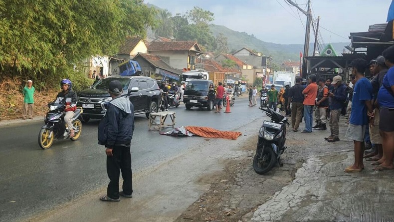 Kecelakaan di Bandung, Pemotor Tewas Terlindas Truk