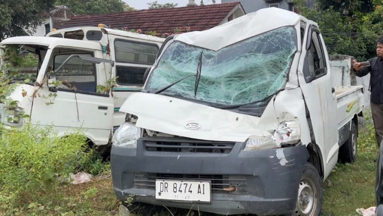 title Kronologi 2 Pikap Kecelakaan Maut di Lombok Tengah, Sejumlah Penumpang Terpental Kronologi 2 Pikap Kecelakaan Maut di Lombok Tengah, Sejumlah Penumpang Terpental