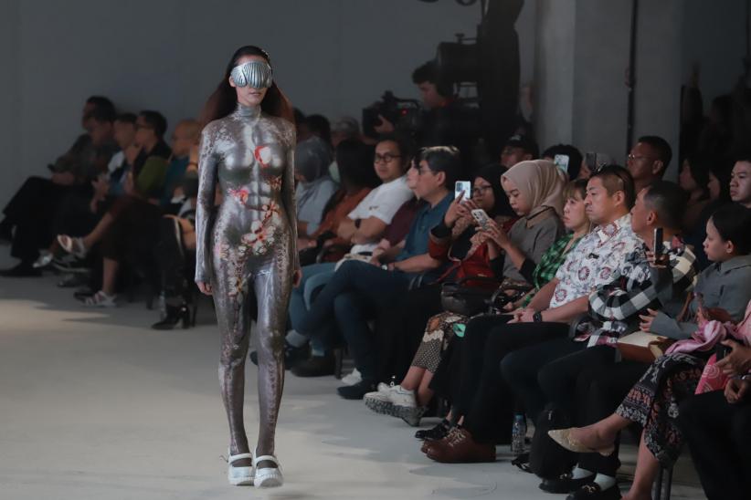 Koleksi Fashion LAKON Indonesia Kolaborasi dengan Desainer Prancis di JF3 - Bagian 1