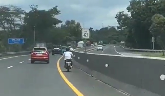 Viral Pemotor Bersarung Santai Masuk Tol Semarang-Solo, Begini Endingnya