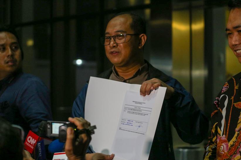 Penampakan Salinan Keppres Amnesti Hasto Kristiyanto Diserahkan ke KPK - Bagian 1