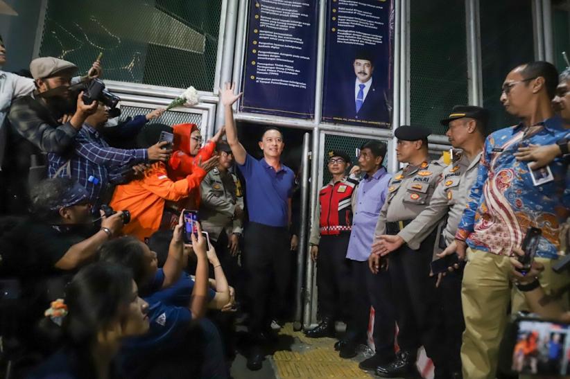 Momen Bahagia Tom Lembong Bebas dari Penjara - Bagian 1