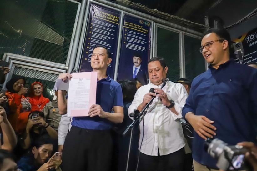 Momen Bahagia Tom Lembong Bebas dari Penjara - Bagian 5