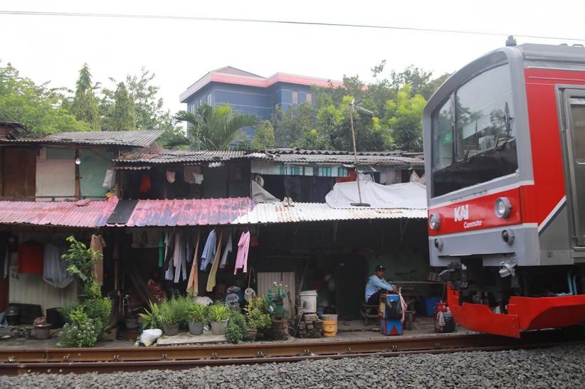 Demi Keamanan Warga, Pemprov DKI Jakarta Akan Pasang Pagar Pembatas di Bantaran Rel - Bagian 3