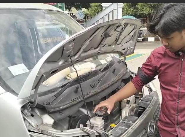 title Reaksi Datar Jokowi soal Penggugat Wanprestasi Bawa Esemka Bekas di PN Solo Reaksi Datar Jokowi soal Penggugat Wanprestasi Bawa Esemka Bekas di PN Solo