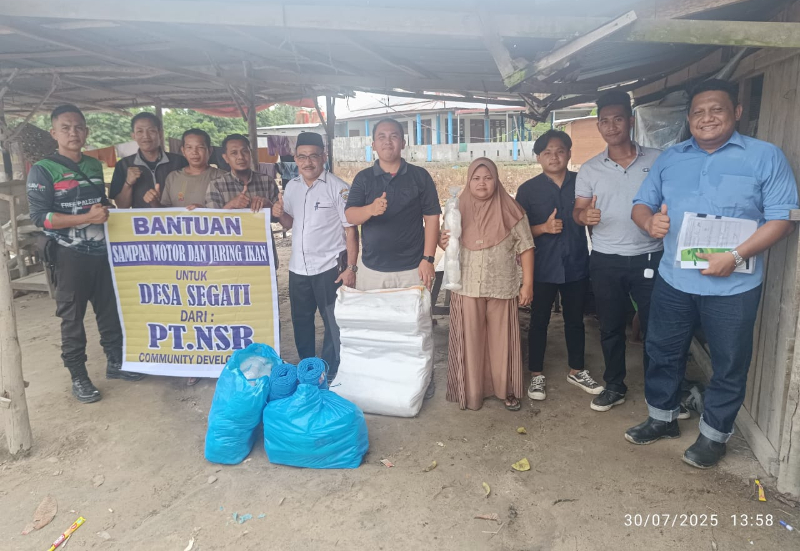 PT Nusantara Sentosa Raya Serahkan Bantuan Alat Tangkap Ikan untuk Kelompok Nelayan Dayung Maju