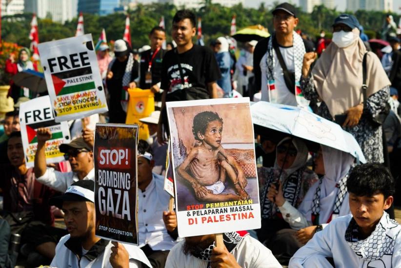Ribuan Massa Hadiri Aksi Bela Palestina di Monas - Bagian 3