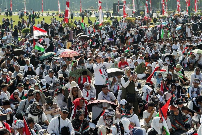 Ribuan Massa Hadiri Aksi Bela Palestina di Monas - Bagian 1