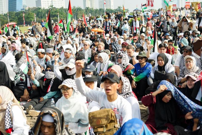 Ribuan Massa Hadiri Aksi Bela Palestina di Monas - Bagian 2