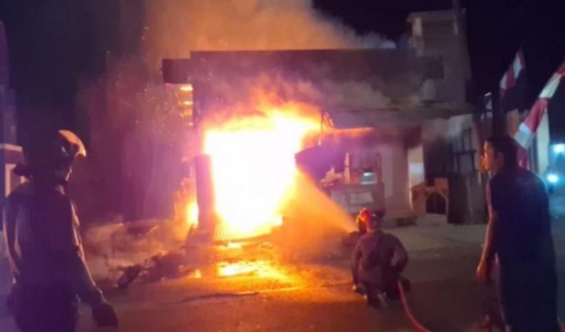 Kebakaran Warung di Bangkalan gegara Pemilik Ceroboh saat Tuang Bensin, 1 Luka