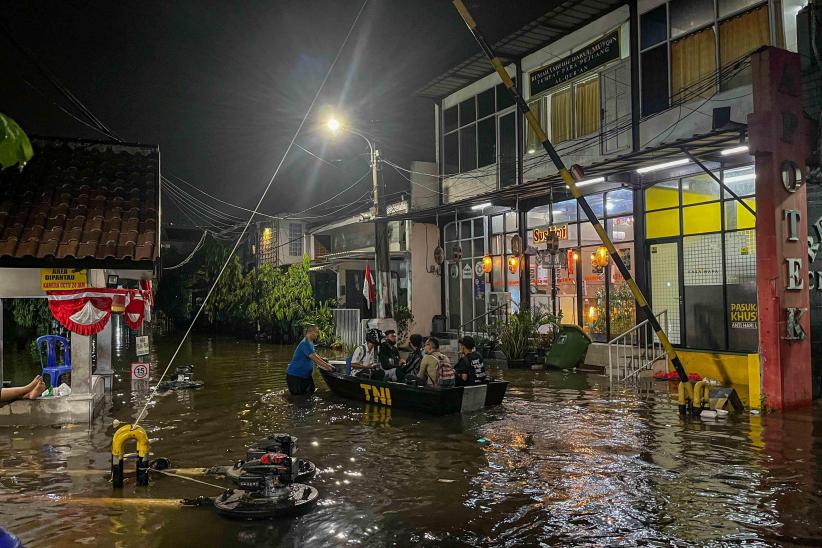 Banjir Setinggi 1 Meter Rendam Perumahan Jatibening Permai Bekasi Malam Ini - Bagian 6