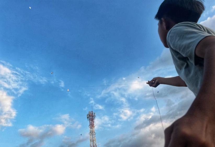 Langit Makassar Dipenuhi Layang-Layang - Bagian 2