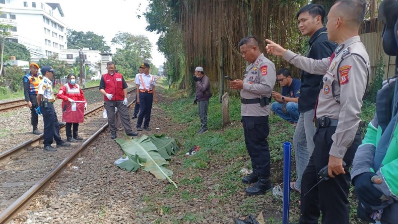 Nekat Terobos Pintu Pelintasan di Braga Bandung, Warga Cirebon Tewas Tertabrak Kereta
