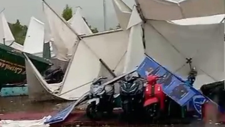 Hujan dan Angin Kencang Terjang Festival Karian di Lebak, Lapak UMKM Porak-poranda