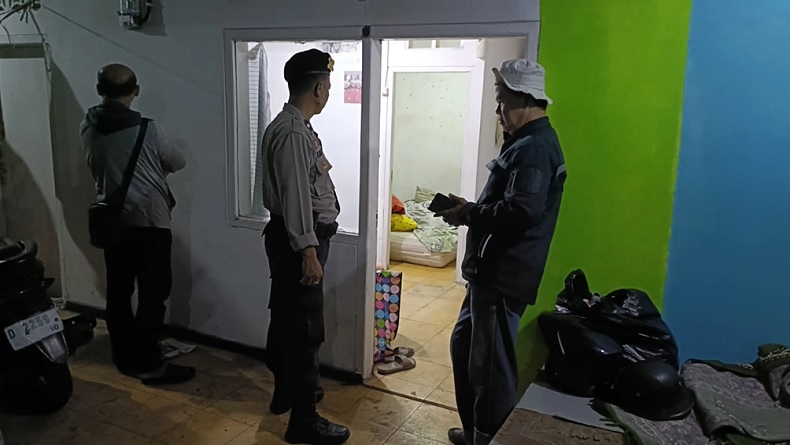 Wanita Ditemukan Tewas di Kamar Kos Sukabumi, Terdapat Memar di Bahu dan Luka di Telunjuk