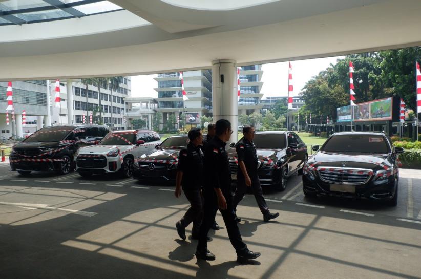 Kejagung Pamer 5 Mobil Mewah Diduga Terafiliasi dengan Riza Chalid - Bagian 3