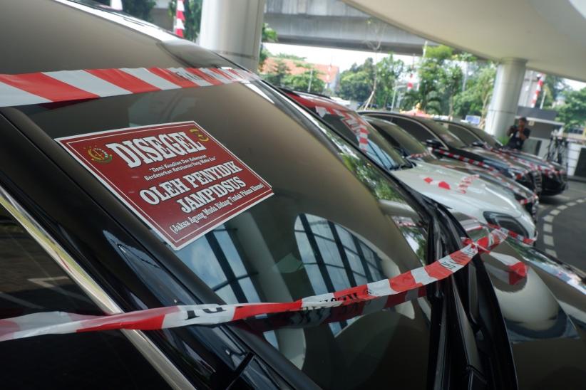 Kejagung Pamer 5 Mobil Mewah Diduga Terafiliasi dengan Riza Chalid - Bagian 2