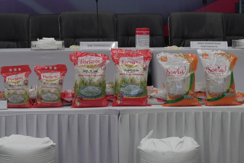 Penampakan Beras Oplosan Disita Bareskrim Polri - Bagian 4
