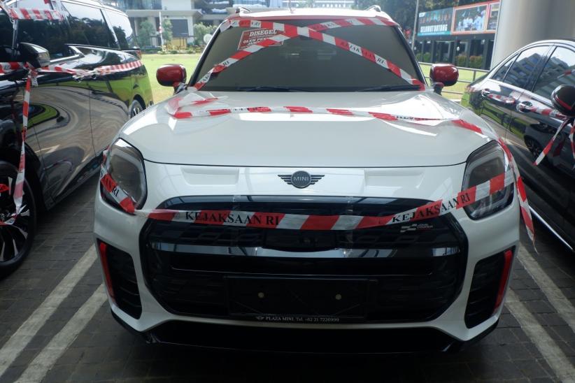 Kejagung Pamer 5 Mobil Mewah Diduga Terafiliasi dengan Riza Chalid - Bagian 4